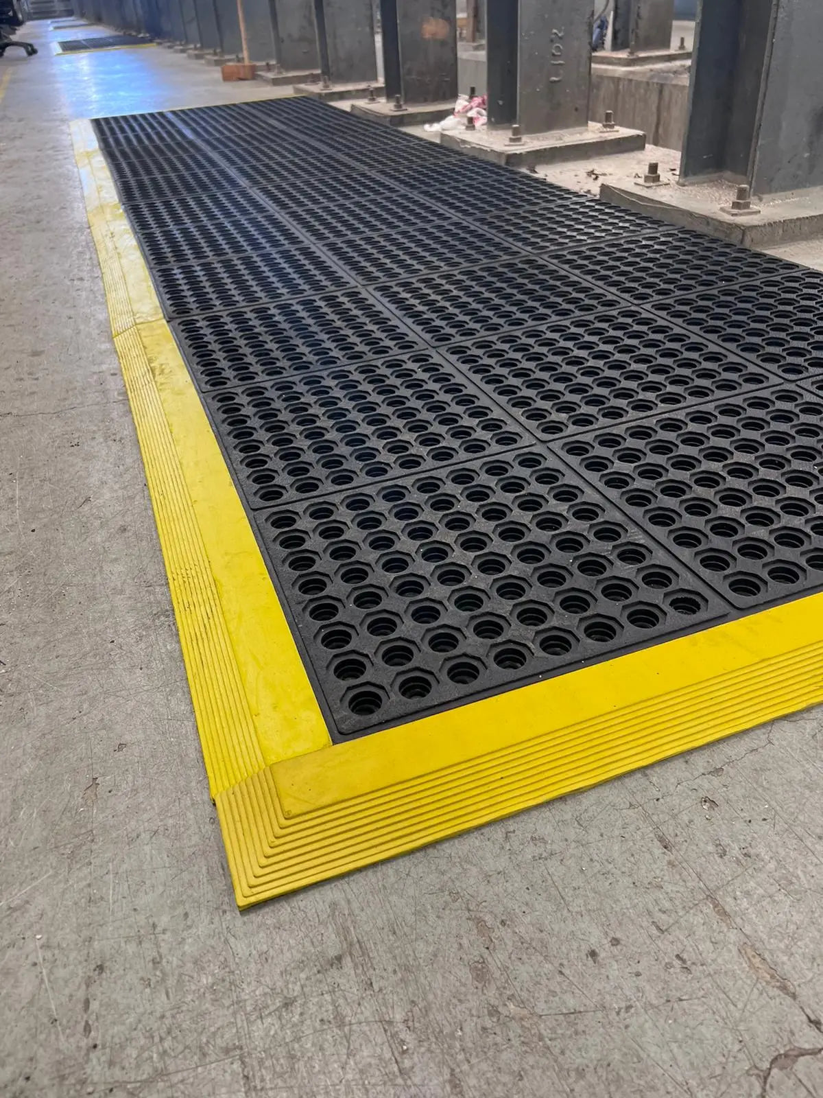 Anti-Fatigue Mat - Open Top - Rubber - 900mm x 900mm